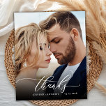 Budget Bedankt Script Wedding Photo Dank u kaart<br><div class="desc">Budget Modern Elegant "Bedankt" Script 2 Foto Bruiloft Dank u betaalbare low budget dunne kaart. Stijlvolle bruiloft dank u sjabloon met een volledige verticale foto op de voorkant met overlay tekst "Bedankt" in een met de hand geletterde kalligrafie of typografie script lettertype in het wit op het afbeelding. Aan de...</div>