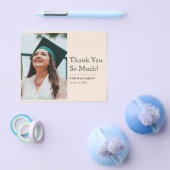 BUDGET Beige Modern Script Photo Afstudeerder Hart Flyer (Enkel)