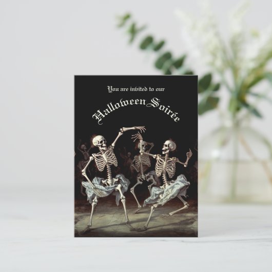 Budget Black Death Dancing Skeletons Halloween Uitnodiging Briefkaart (Staand voorkant)