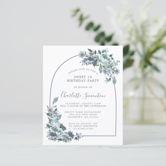 Budget Blauw Bloemen Zoet 16 Verjaardag Uitnodigin (Staand voorkant)