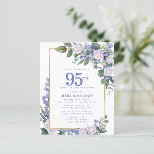 Budget Blauw Wit Bloemen 95e Verjaardag Uitnodigin (Staand voorkant)