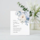 Budget Blauw & Wit Bloemen Bruiloft Uitnodiging (Staand voorkant)