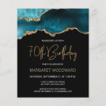 Budget Blauwgroen Gold Agate 70th Birthday Invitat<br><div class="desc">Deze trendy 70ste verjaardagsuitnodiging bevat een waterverf afbeelding van een geo van een geweer in schaduwen van blauwgroen met faux goudhoogtepunten. De woorden "70th Birthday" staan in faux goudglitter in decoratief modern handschrift. Pas het met de naam van de eer in gouden gekleurde teksten en de details in wit aan....</div>