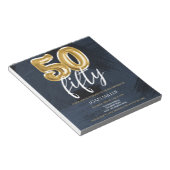 BUDGET Blue, Gold Balloon 50th Birthday Invitation Notitieblok (Schuin)