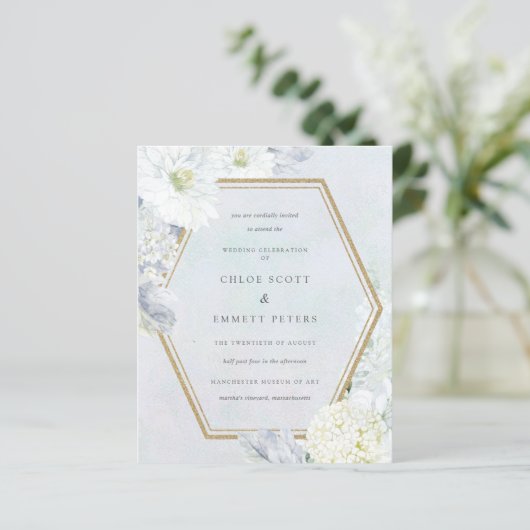 Budget Blue White Floral Wedding Invitation (Staand voorkant)