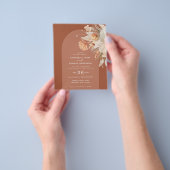 budget bohemisch terracotta pampas bruiloft flyer (Hand)