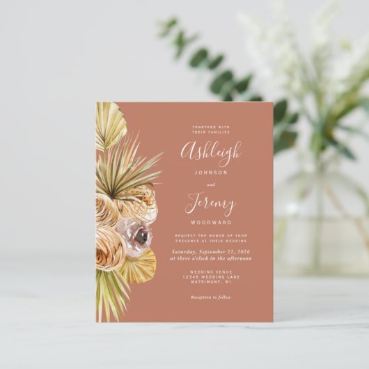 Budget Boho Floral Terracotta Wedding Uitnodiging (Staand voorkant)
