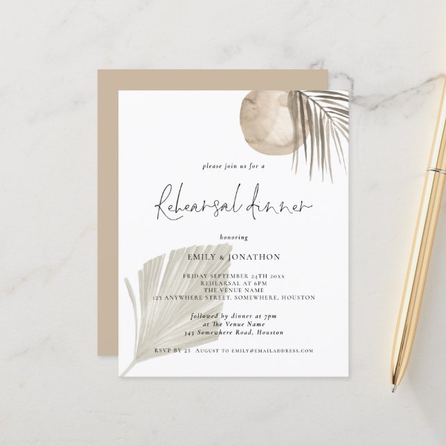 Budget Boho Grass Beige Rehearsal Dinner Invite (Voorkant / Achterkant in situ)
