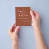 Budget Boho Terracotta Eenvoudige huwelijksuitnodi Flyer (Hand)