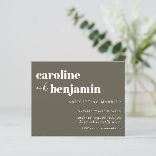 Budget Bold Olive Green Chic Modern Wedding Invite (Staand voorkant)