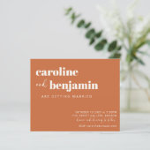 Budget Bold Terracotta Chic Modern Wedding Invite (Staand voorkant)