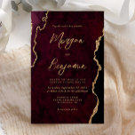 Budget Bourgogne Gold Agate Script Weduwen Invite<br><div class="desc">Deze elegante huwelijksuitnodiging is voorzien van een achtergrond afbeelding van Bourgondische waterverf agaat getrimd met faux gold glitter. De aanpasbare tekst combineert goudkleurig modern handschrift,  koperplaat en cursieve lettertypen. De achterkant heeft een coördinerend bordeauxrood en gouden agaat ontwerp.</div>