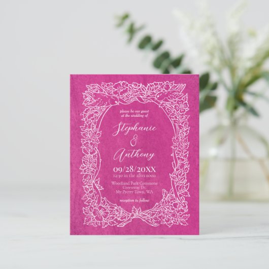Budget Bright Pink Floral bruiloft uitnodiging (Staand voorkant)