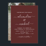 Budget Burgundy Romantic Weddenschap met Foto Kaart<br><div class="desc">Budget Burgundy Romantic Wedding Spring of Summer Photo on Back Wedding Invitations - bevat prachtige en elegante scripttypografie met een moderne,  eenvoudige en klassieke kleur voor de speciale dag van de bruiloft.</div>