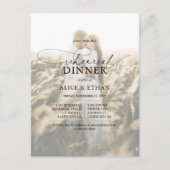 Budget Chic Script Photo Rehearsal Dinner Uitnodiging Briefkaart (Voorkant)
