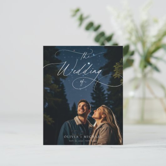 Budget Chic Script Romantische trouwfoto uitnodigt (Staand voorkant)