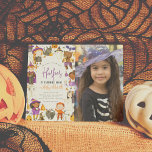 Budget Costume Girl Halloween Birthday Party Foto<br><div class="desc">Nodig familie en vrienden uit voor een pooktaculaire tijd met deze leuke uitnodigingen van Halloween verjaardagsfeest. De linkerkant van dit budgetontwerp is voorzien van een handbeschilderde grens van leuke Halloween personages, er zijn kinderen in kostuums, zwarte katten, vleermuizen, glimlachende pompoenen, spoken, een dansskelet, spinnen, ballonnen, sterren, magische potten, een hartgeverfde...</div>