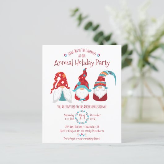 Budget Cute Gnomes Kerstfeestdag Uitnodiging (Staand voorkant)