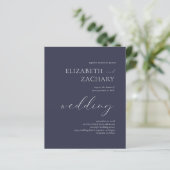 Budget donker marineblauw script trouwuitnodiging (Staand voorkant)