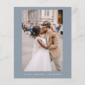 Budget Dusty Blue Foto Bruiloft uitnodiging (Voorkant)