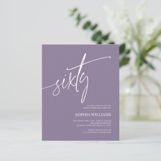 Budget Dusty Paarse 60e Verjaardag Uitnodiging (Staand voorkant)