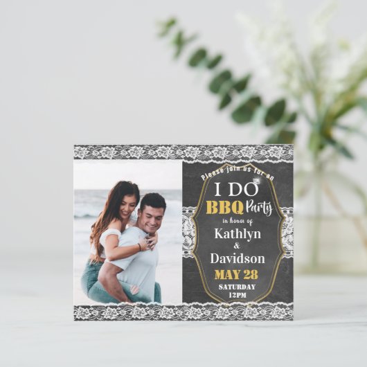 BUDGET Elegant Lace Foto Verloving Uitnodiging (Staand voorkant)