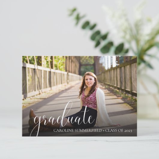 Budget Elegant Script Typography Photo Afstudeerde Kaart (Staand voorkant)