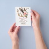Budget Floral en Antler Baby shower Uitnodiging Flyer (Hand)