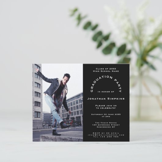 Budget Foto Black Graduparty Uitnodiging (Staand voorkant)