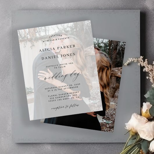 Budget foto-overlay moderne trouwuitnodiging