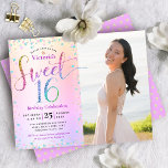 Budget Foto Sweet 16 Rainbow Glitter Uitnodiging<br><div class="desc">"Happy Sweet 16". Verstuur deze verbluffende, dunne, girale, feestelijke, moderne, gepersonaliseerde, fotoparty op maat voor een evenement dat je moet onthouden. Rainbow glitter script typografie en feestturquoise, paarse roze en goudconfetti, bedekken een regenboogombre folie metallic achtergrond op de linkerhelft van de kaart. Rechts staat een aangepaste foto van het verjaardagsmeisje....</div>