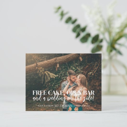 Budget Funny Free Cake Open Bar sparen de datum Aankondigingskaart (Staand voorkant)