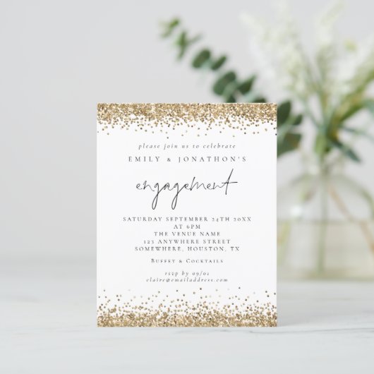 Budget Gold Glitter Script Verloving Invitation (Staand voorkant)