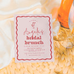 Budget golvende retro roze & rood groovy bruidsbru<br><div class="desc">Een modern vrijgezellenfeest budget uitnodiging met een handgetekende golvende rand in een felrode kleur. De naam van de bruid is geschreven in rood handschrift met "bruidsbrunch" in groovy typografie. Er is een kleine handgetekende illustratie van een champagneglas met glinsteringen eromheen. De details van het evenement worden hieronder in trendy letters...</div>