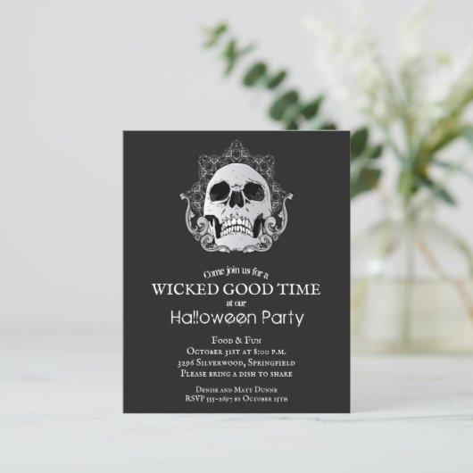 Budget Gothic Skull Halloween Party Invitation (Staand voorkant)