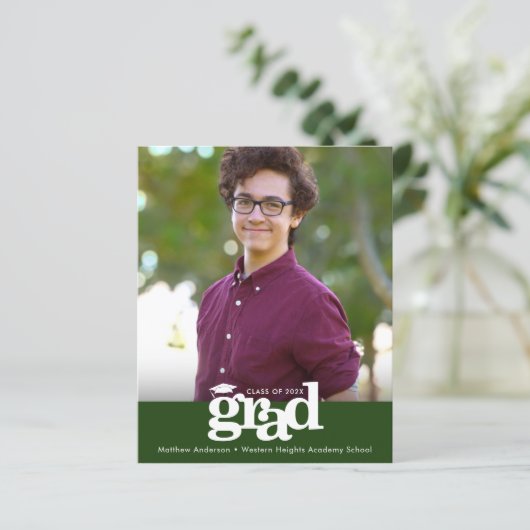 Budget Green Photo Afstuderen Bold Pet Uitnodiging (Staand voorkant)