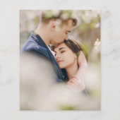 Budget groene bloemige trouwfoto uitnodiging (Achterkant)