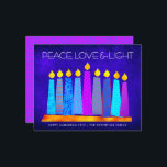 Budget Hanukkah Candles Peace Love Light Blue Kaar<br><div class="desc">"Vrede, liefde en licht." Een speelse, moderne, artsachtige illustratie van boho patroonkaarsen in een menorah helpt je om mee te doen in de vakantie van Hanukkah. De gesorteerde blauwe kaarsen met kleurrijke faux patronen van de folie bedekken een rijke diep blauwe getextureerde achtergrond. Faux hot-roze paarse ruitvormig patroon folie op...</div>