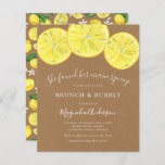 Budget Kraft Lemons Bridal Shower<br><div class="desc">Nodig vrienden en familie uit om de bruid-to-be te eren met deze voordelige, kraft-gekleurde Bridal Brunch-uitnodiging met een citruscitroenpatroon. **LEES ALLEEN VOOR AANKOOP** De uitnodigingen van de begroting zijn niet standaardgrootte (4.5" x 5.6") en de dichtstbijzijnde montageenvelop is A6 die in alle soorten kleuren bij uw lokale kantoorwinkel beschikbaar is....</div>