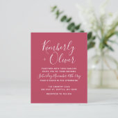 Budget Magenta Modern Script Wedding Uitnodiging (Staand voorkant)