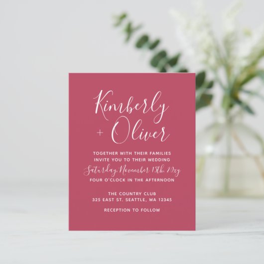 Budget Magenta Modern Script Wedding Uitnodiging (Staand voorkant)