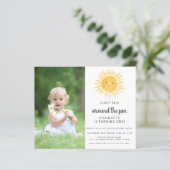 Budget Meisje Foto Zon Verjaardag Uitnodiging (Staand voorkant)
