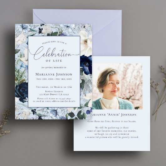Budget Memorial Blauw Bloemen Viering van het leve Flyer