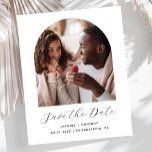 Budget Minimale Photo Arch Script De datum opslaan<br><div class="desc">Deze eenvoudige, minimalistische Save the Date-kaart heeft een boho-fotoboog boven de woorden "Save the Date" in een elegant zwart handschrift, gevolgd door de namen van het paar, de trouwdatum en de stad in een schreefloos lettertype op een witte achtergrond. Voeg een meer gedetailleerd bericht toe met aanvullende informatie op de...</div>