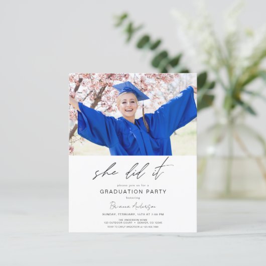 Budget minimalist Ze deed het Afstudeerfeest (Staand voorkant)