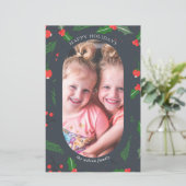 Budget Modern Holly Berries Photo Holiday Card (Staand voorkant)