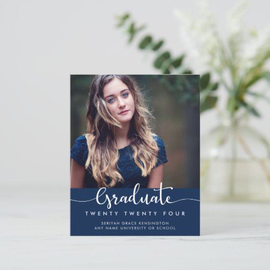BUDGET Moderne Elegant Script Blue Afstuderen Foto (Staand voorkant)