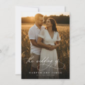Budget Moderne Script QR Code Foto Huwelijksuitnod Kaart (Voorkant)