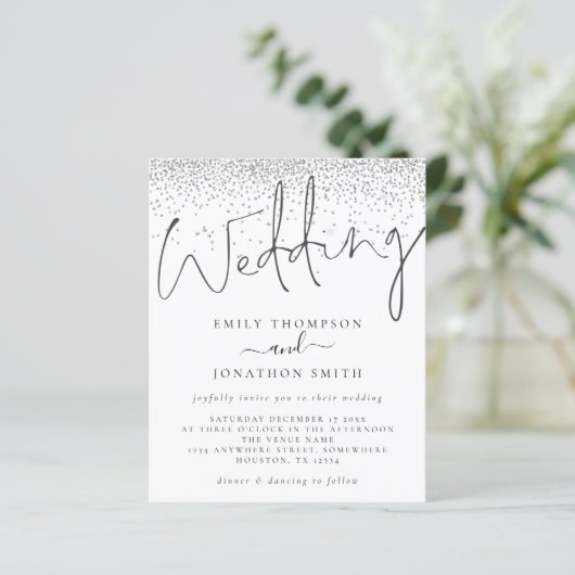 Budget Moderne Script Silver Glitter Wedding Invit (Staand voorkant)