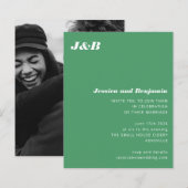 Budget Monogram Groene Foto Weduwschap Uitnodiging (Voorkant / Achterkant)